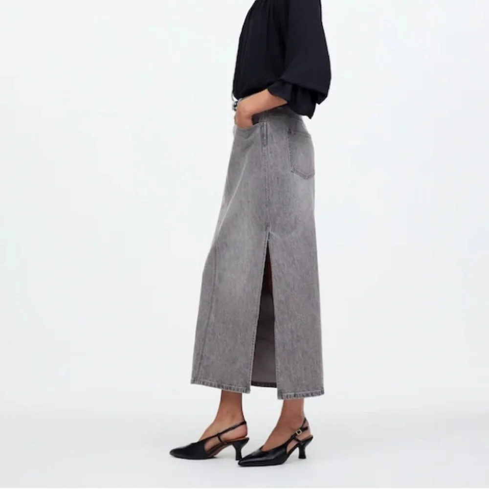 Madewell Denim Side-Slit Midi Skirt in Hallandale Wash Size 32